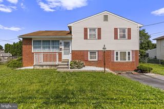 303 BRANDY LN, Mechanicsburg, PA 17055