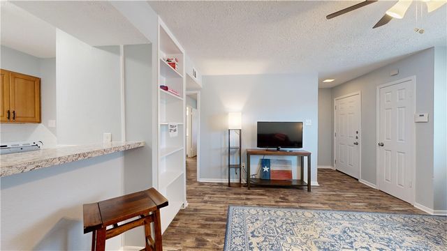 1325 Airline Drive, College Station, TX 77845