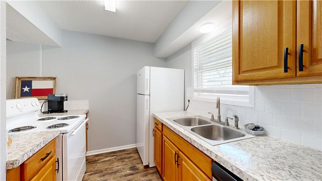 1325 Airline Drive, College Station, TX 77845