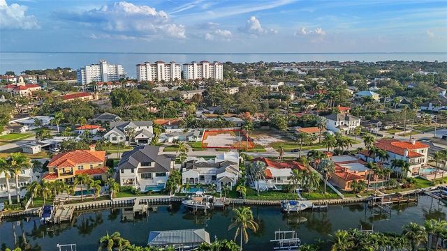 1235 CORDOVA BOULEVARD NE, St Petersburg, FL 33704