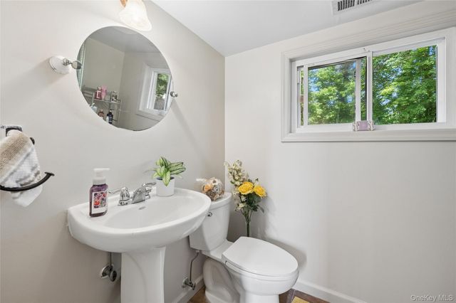 3 Bradley Court, Smithtown, NY 11787