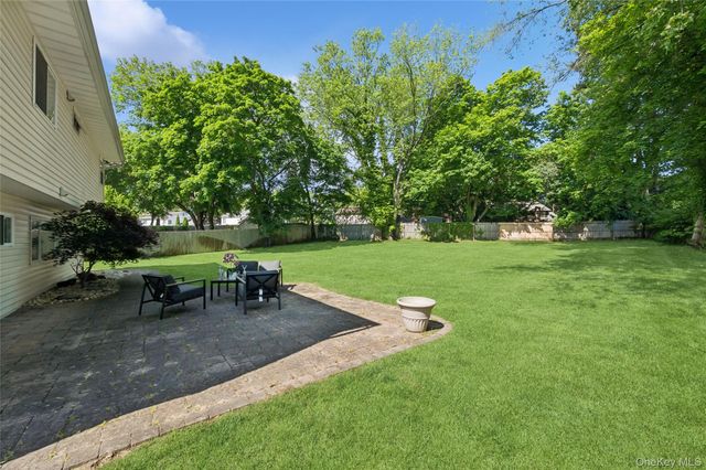 3 Bradley Court, Smithtown, NY 11787