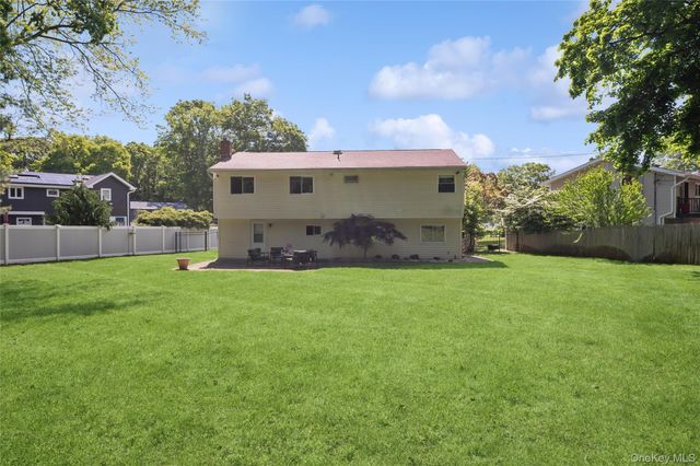 3 Bradley Court, Smithtown, NY 11787