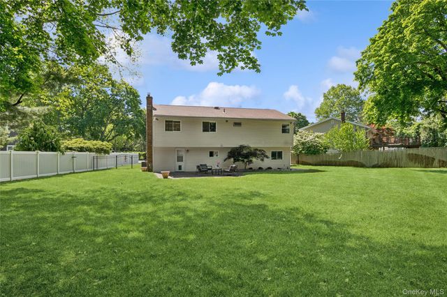 3 Bradley Court, Smithtown, NY 11787