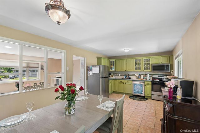 3 Bradley Court, Smithtown, NY 11787
