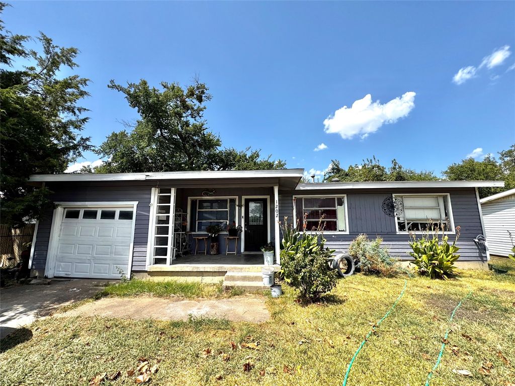 1202 Huddleston Drive, Grand Prairie, TX 75050