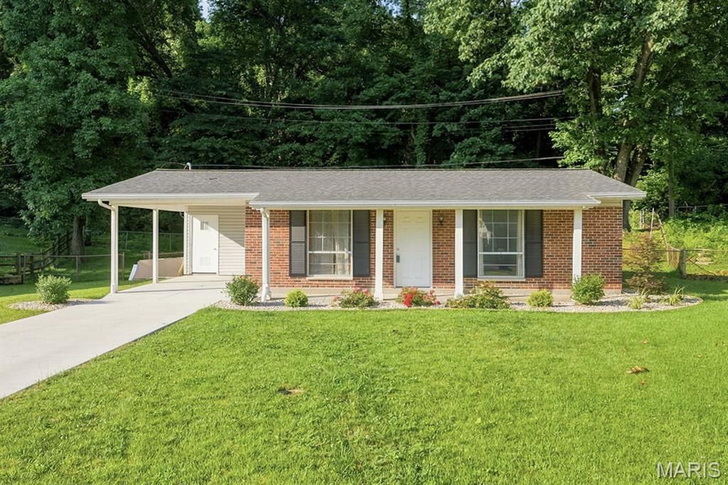 4136 Pasco Drive, St Louis, MO 63129