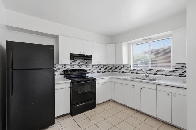517 Palomas Drive SE, Albuquerque, NM 87108