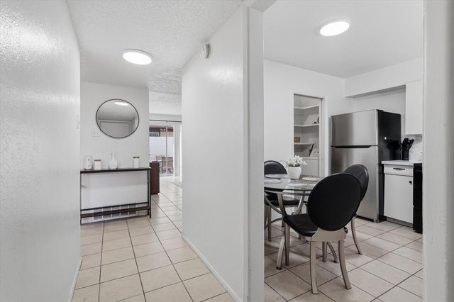 517 Palomas Drive SE, Albuquerque, NM 87108