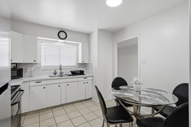 517 Palomas Drive SE, Albuquerque, NM 87108