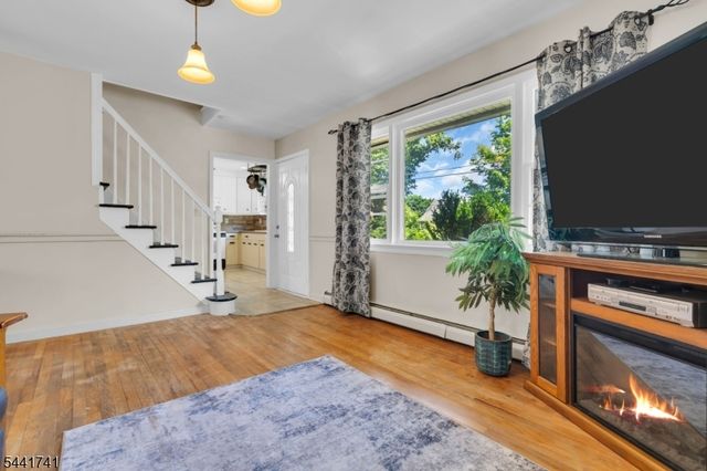13 Allen St, Flemington Boro, NJ 08822