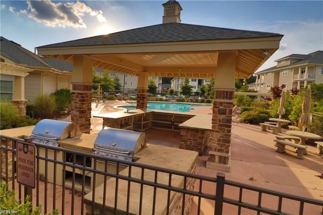 4309 Hillingdon Bnd Apt 303, Chesapeake, VA 23321