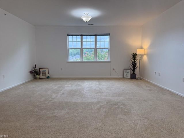 4309 Hillingdon Bnd Apt 303, Chesapeake, VA 23321