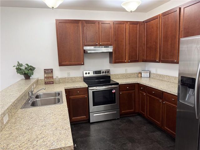 4309 Hillingdon Bnd Apt 303, Chesapeake, VA 23321