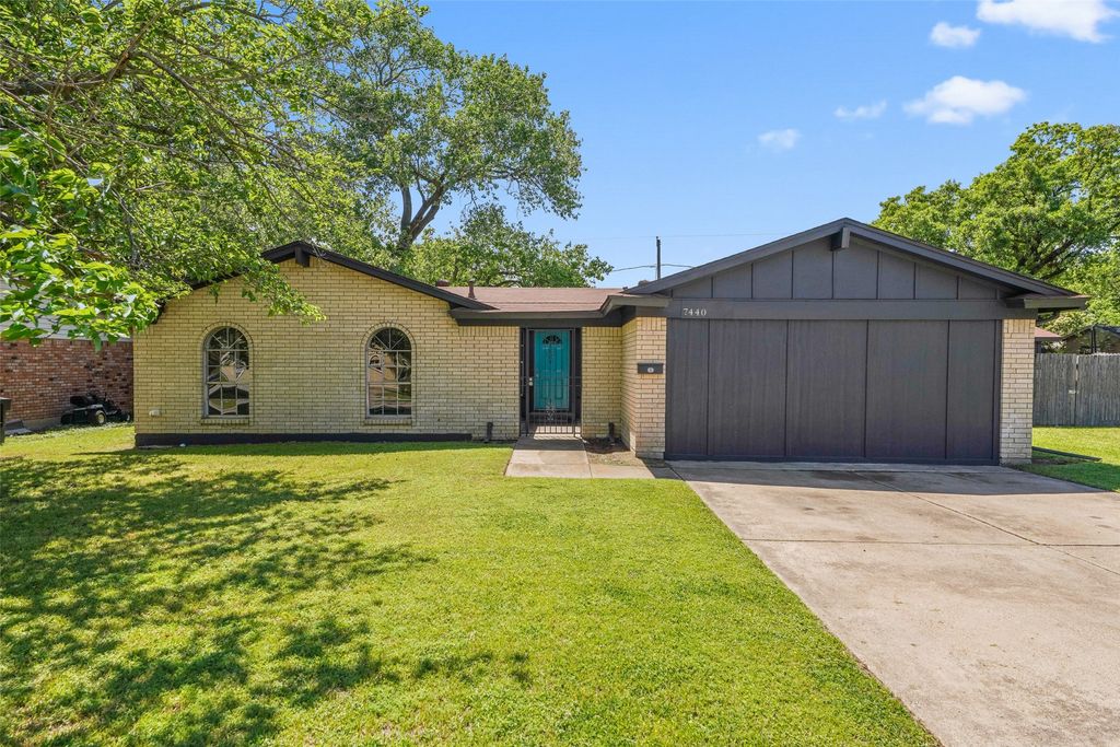 7440 Beckwood Drive, Fort Worth, TX 76112