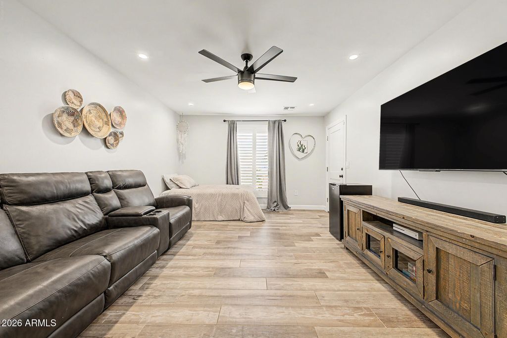 Image 28 of property listing at 2631 E DESERT COVE Avenue, Phoenix, AZ 85028