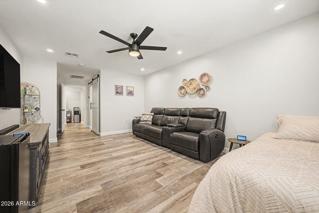 Image 30 of property listing at 2631 E DESERT COVE Avenue, Phoenix, AZ 85028