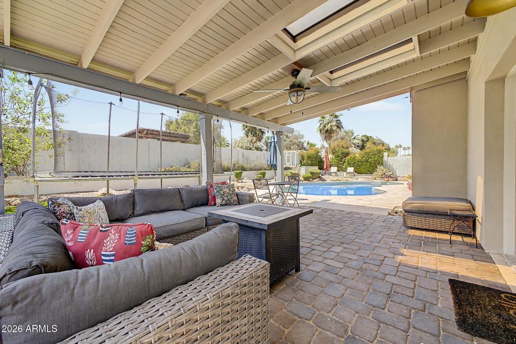 Image 37 of property listing at 2631 E DESERT COVE Avenue, Phoenix, AZ 85028