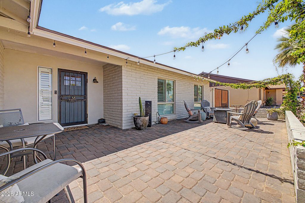 Image 7 of property listing at 2631 E DESERT COVE Avenue, Phoenix, AZ 85028