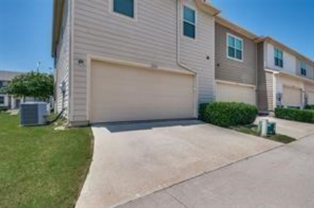 2949 Peyton Brook Drive, Fort Worth, TX 76137
