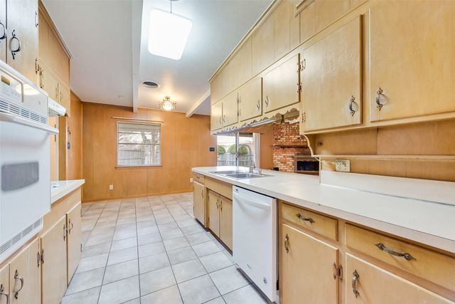 8504 Berend Court, Benbrook, TX 76116