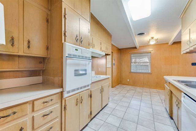 8504 Berend Court, Benbrook, TX 76116