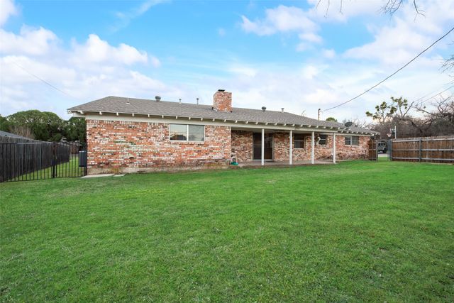 8504 Berend Court, Benbrook, TX 76116