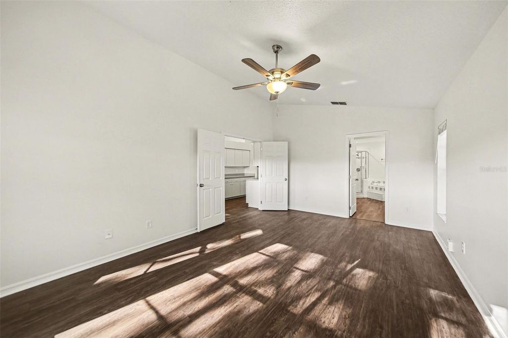 Image 16 of property listing at 321 STERLING LAKE DRIVE, Ocoee, FL 34761