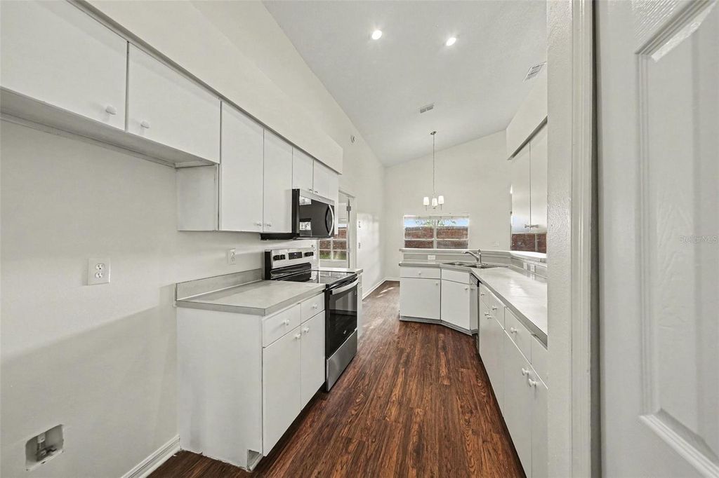 Image 7 of property listing at 321 STERLING LAKE DRIVE, Ocoee, FL 34761