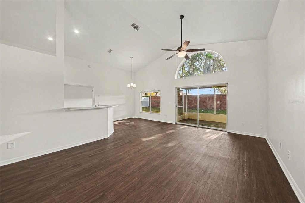 Image 9 of property listing at 321 STERLING LAKE DRIVE, Ocoee, FL 34761