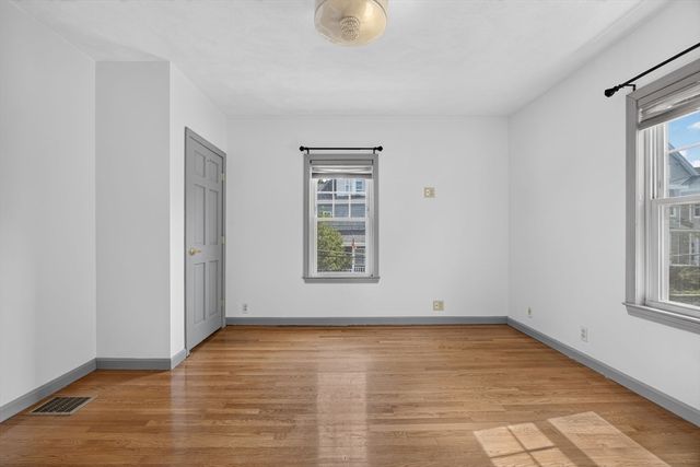 18 Henry St, Everett, MA 02149