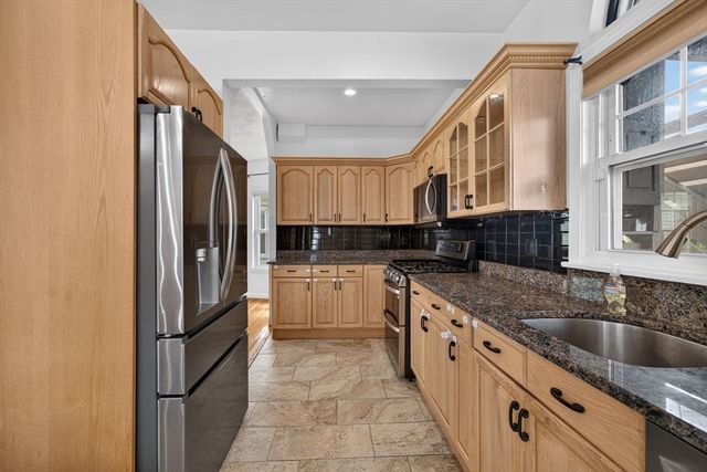 18 Henry St, Everett, MA 02149