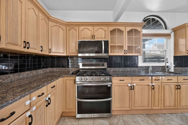18 Henry St, Everett, MA 02149