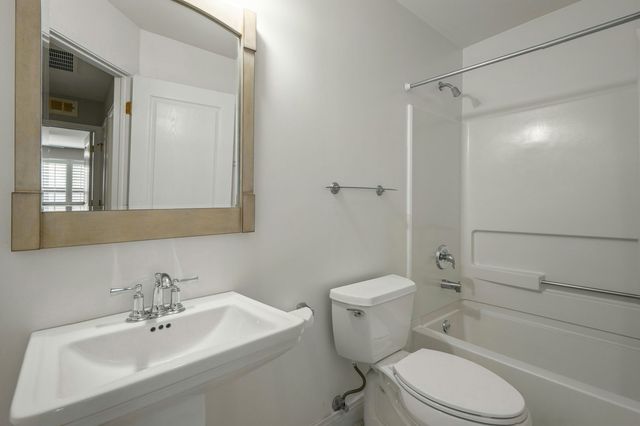 495 Metropolitan Street 495, Aurora, IL 60502