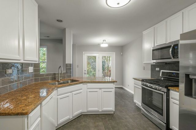 495 Metropolitan Street 495, Aurora, IL 60502