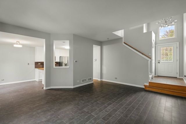 495 Metropolitan Street 495, Aurora, IL 60502