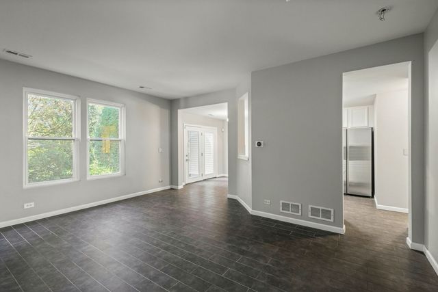 495 Metropolitan Street 495, Aurora, IL 60502
