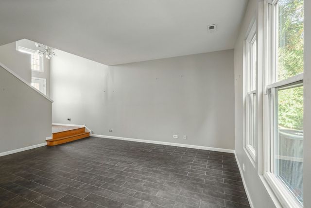 495 Metropolitan Street 495, Aurora, IL 60502