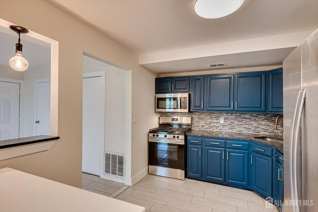 60 College Drive, Edison, NJ 08817