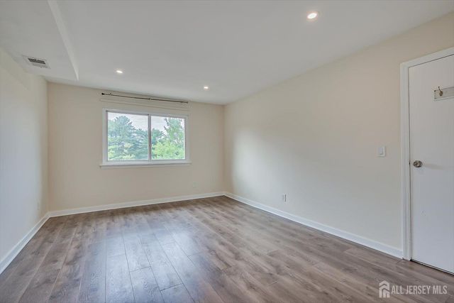 60 College Drive, Edison, NJ 08817