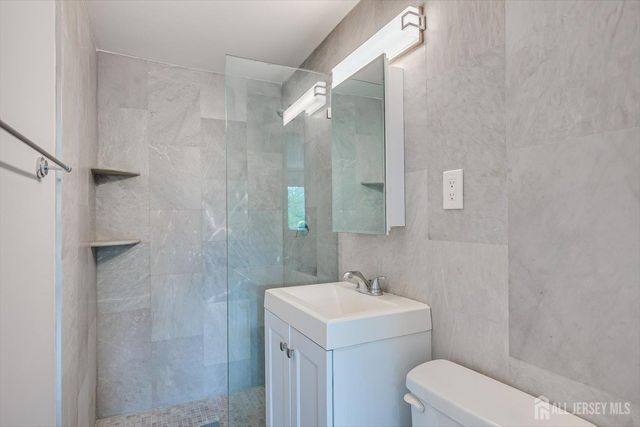 60 College Drive, Edison, NJ 08817
