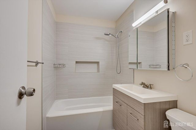 60 College Drive, Edison, NJ 08817