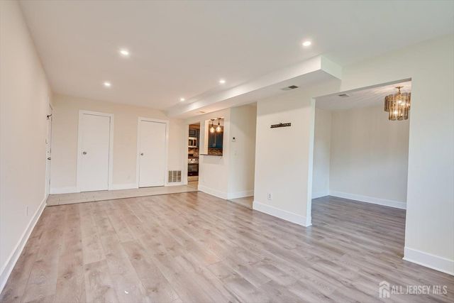 60 College Drive, Edison, NJ 08817