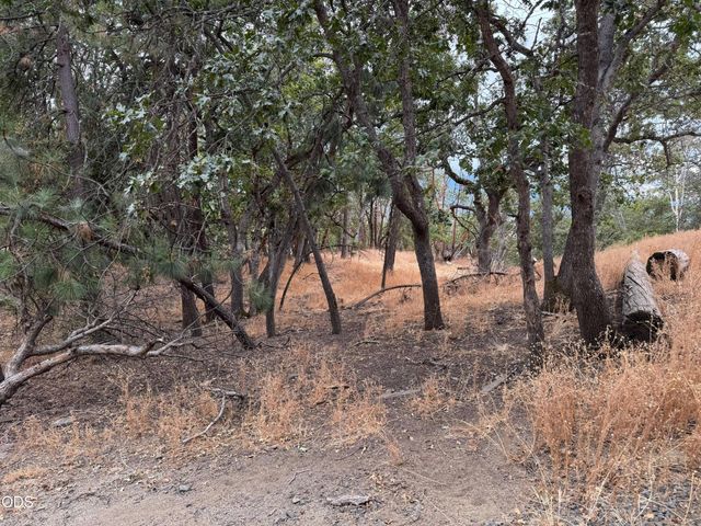 6061 Hillcrest Road, Medford, OR 97504