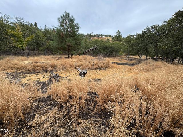 6061 Hillcrest Road, Medford, OR 97504