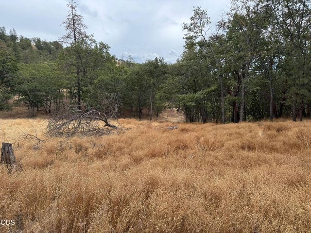 6061 Hillcrest Road, Medford, OR 97504