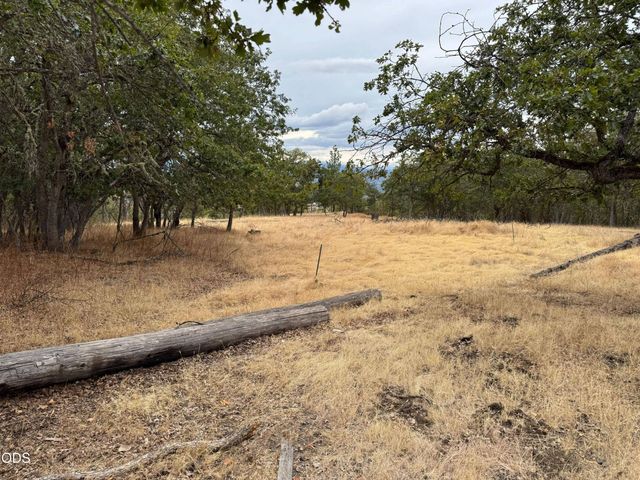 6061 Hillcrest Road, Medford, OR 97504