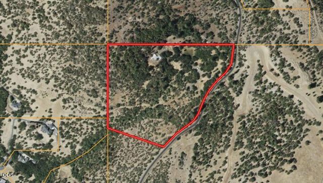 6061 Hillcrest Road, Medford, OR 97504