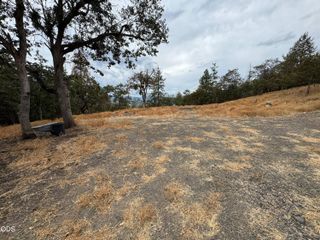 6061 Hillcrest Road, Medford, OR 97504