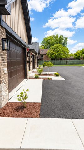 9041 111 Street, Palos Hills, IL 60465